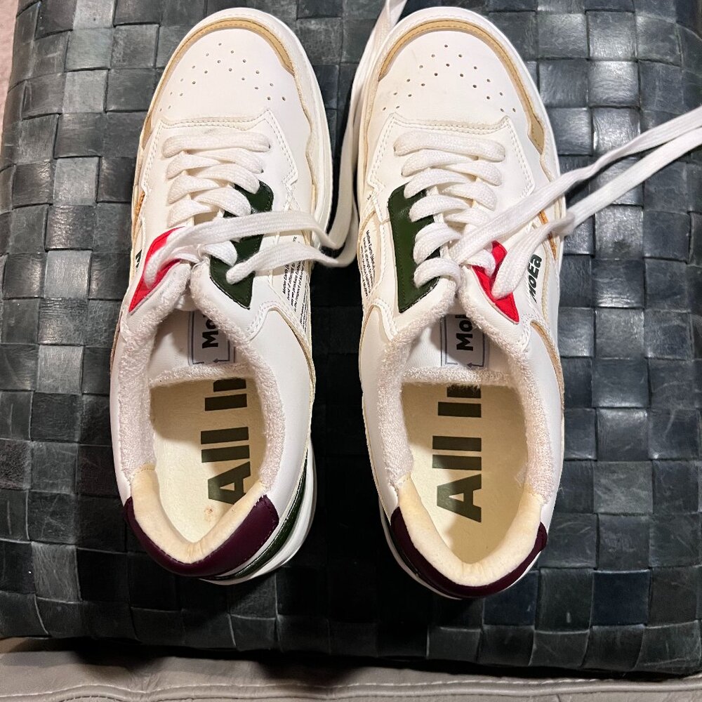 MoEa Sneakers